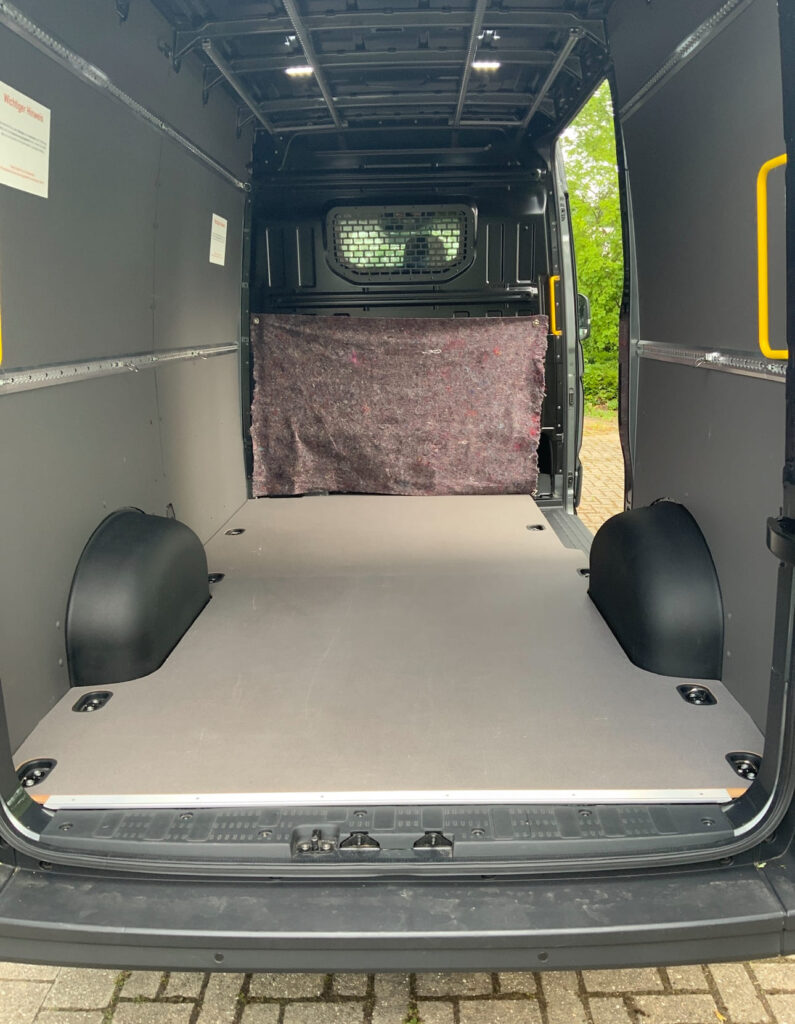 Transporter mieten in Kleve 4 SRS Autovermietung Kleve. Ladefläche VW Crafter